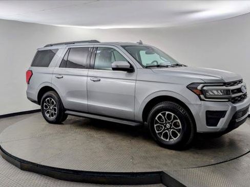 Used 2024 Ford Expedition XLT image 11