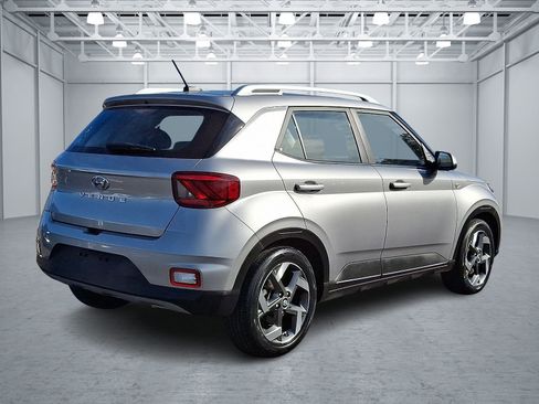 Used 2023 Hyundai Venue SEL image 6