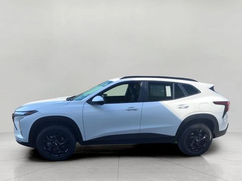 Used 2025 Chevrolet Trax LT FWD image 39