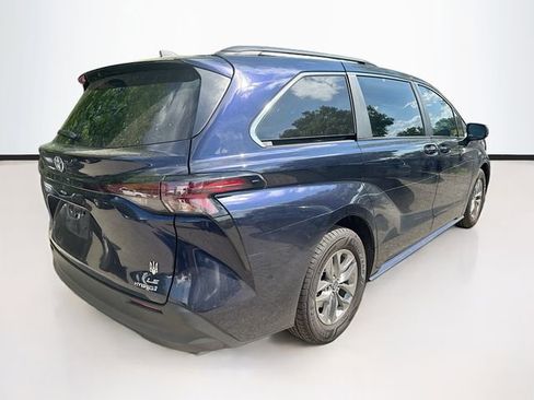Used 2024 Toyota Sienna LE w/ LE Plus Package AWD/4WD image 7
