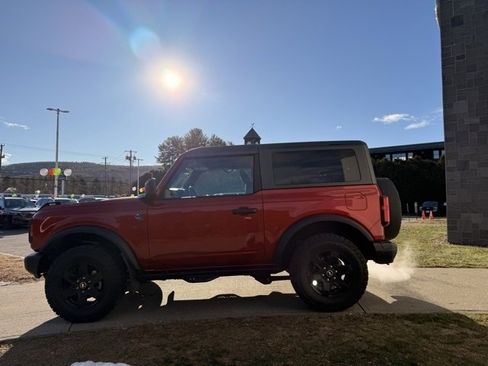 Used 2024 Ford Bronco Black Diamond image 9