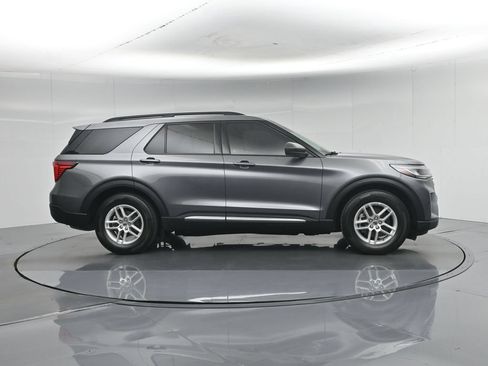 Certified 2025 Ford Explorer Active RWD image 33
