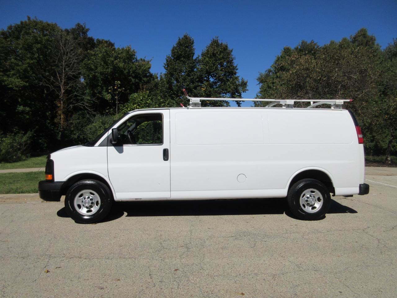 Used 2016 Chevrolet Express 3500 Extended RWD image 23