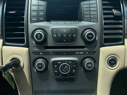 Used 2015 Ford Taurus SEL image 11