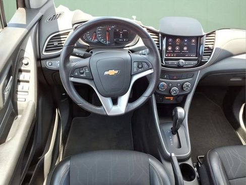 Used 2022 Chevrolet Trax LT w/ Driver Confidence Package AWD/4WD image 18