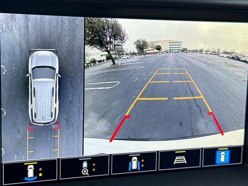 Used 2022 GMC Acadia AT4 w/ Technology Package image 28