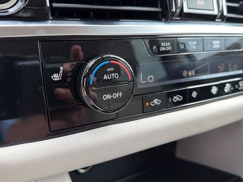 Used 2024 Nissan Pathfinder SV FWD image 27