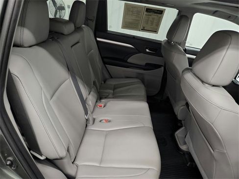 Used 2019 Toyota Highlander XLE image 41