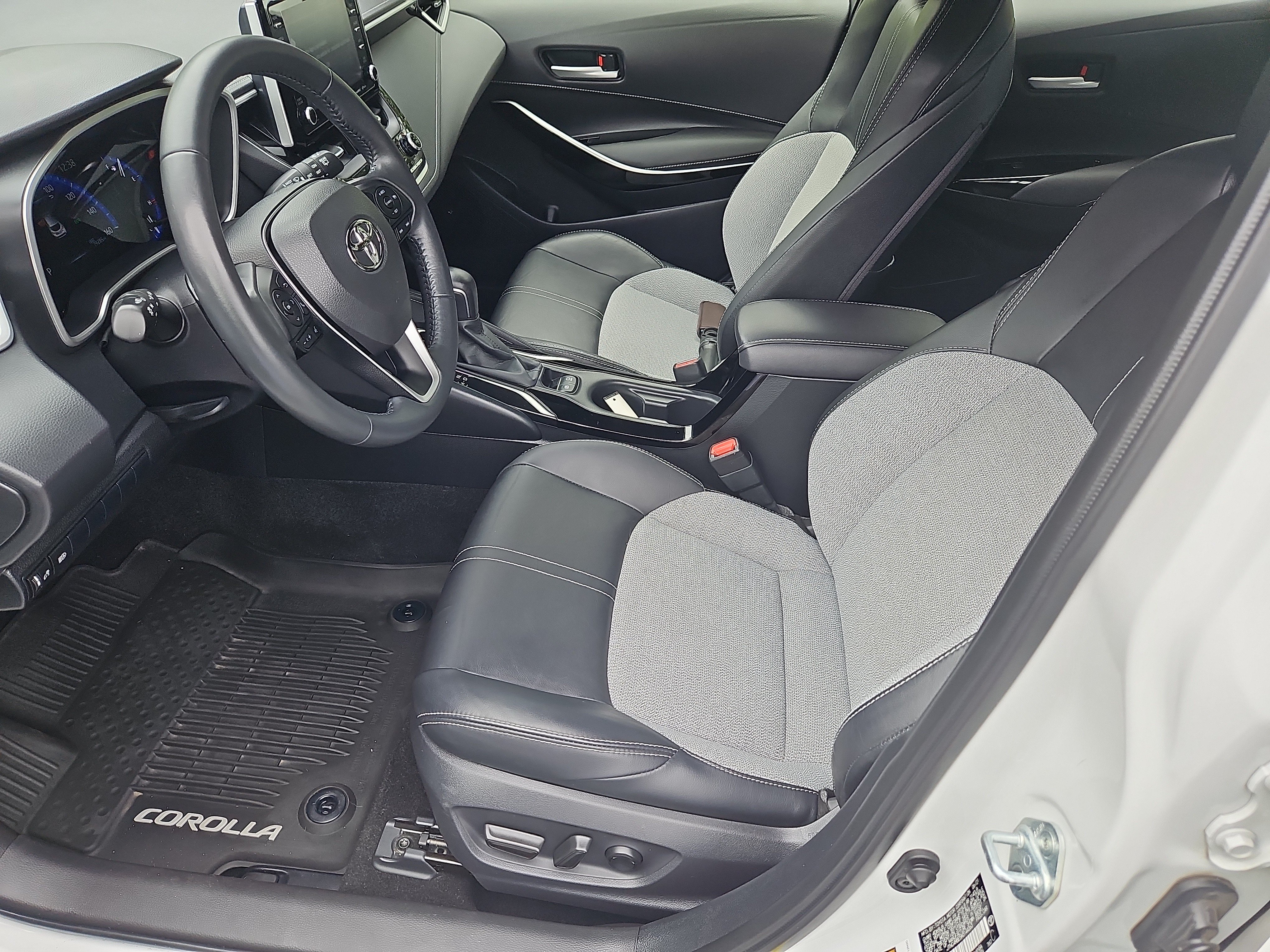 Used 2021 Toyota Corolla XSE FWD image 27
