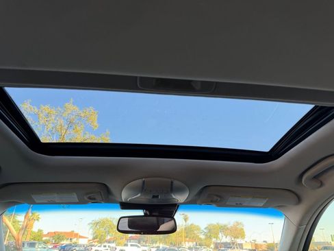 Used 2011 INFINITI M37 w/ Premium Pkg image 24