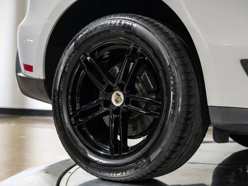 Used 2023 Porsche Macan Turbo image 65