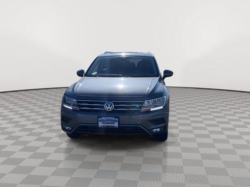 Used 2020 Volkswagen Tiguan SE R-Line image 2