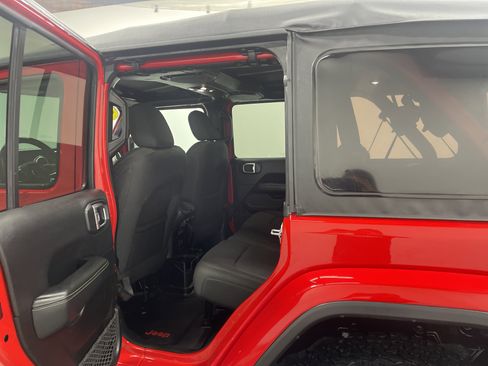 Used 2019 Jeep Wrangler Unlimited Sahara image 13