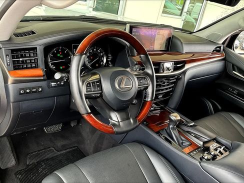 Used 2020 Lexus LX 570 4WD w/ Luxury Package image 18