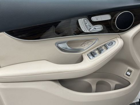 Used 2021 Mercedes-Benz GLC 300 image 10