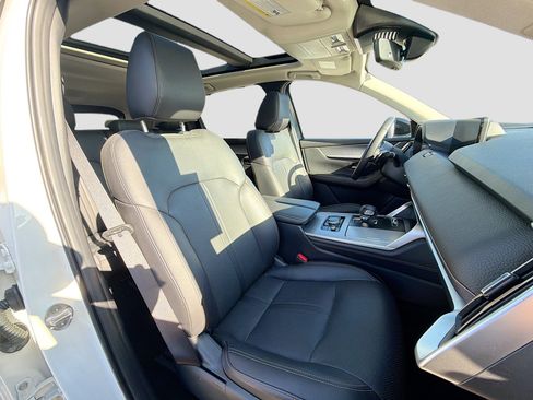 Used 2025 MAZDA CX-70 Plug-In Hybrid w/ Premium Pkg image 16