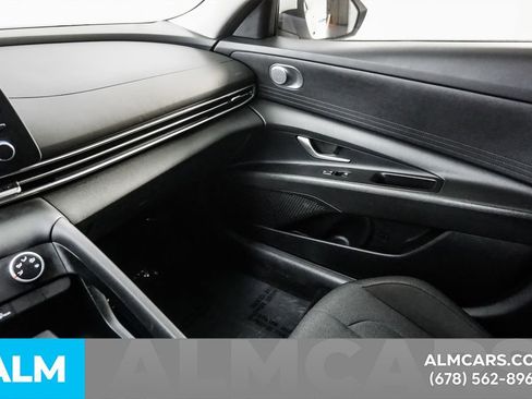 Used 2025 Hyundai Elantra SE FWD image 40