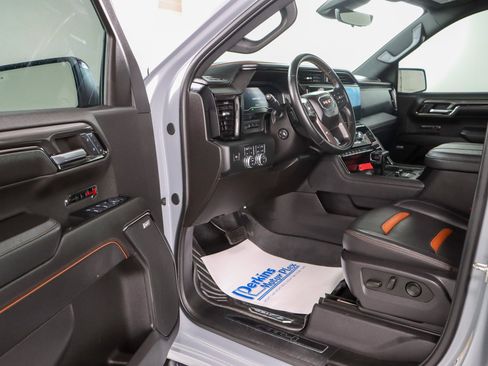Used 2024 GMC Sierra 1500 AT4 w/ Technology Package AWD/4WD image 4