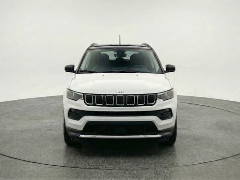 Used 2025 Jeep Compass Limited AWD/4WD image 2