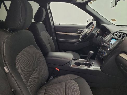 Used 2018 Ford Explorer XLT FWD image 21