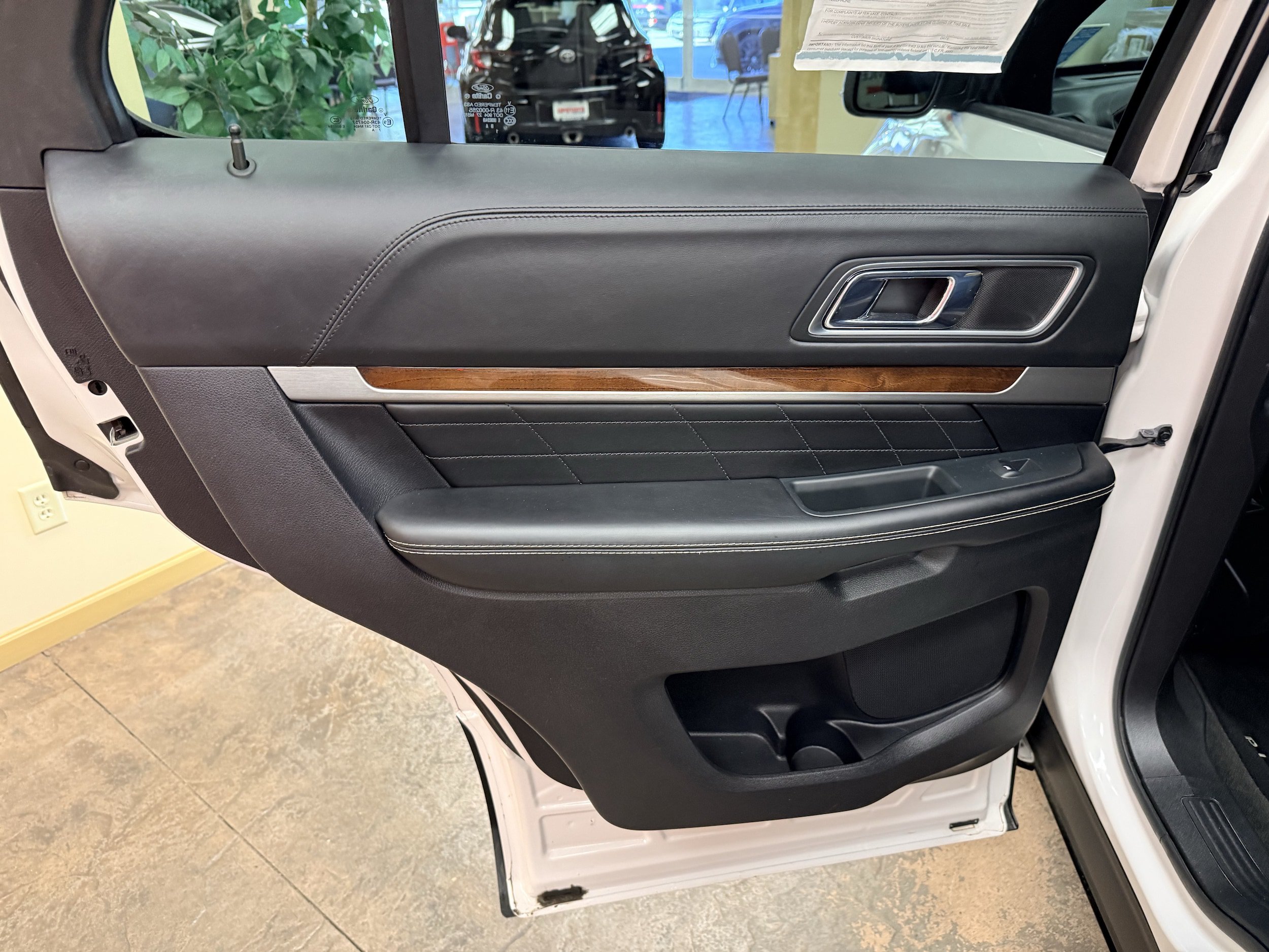 Used 2018 Ford Explorer Platinum AWD/4WD image 33