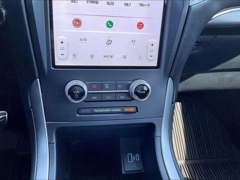 Used 2022 Ford Edge ST-Line image 13