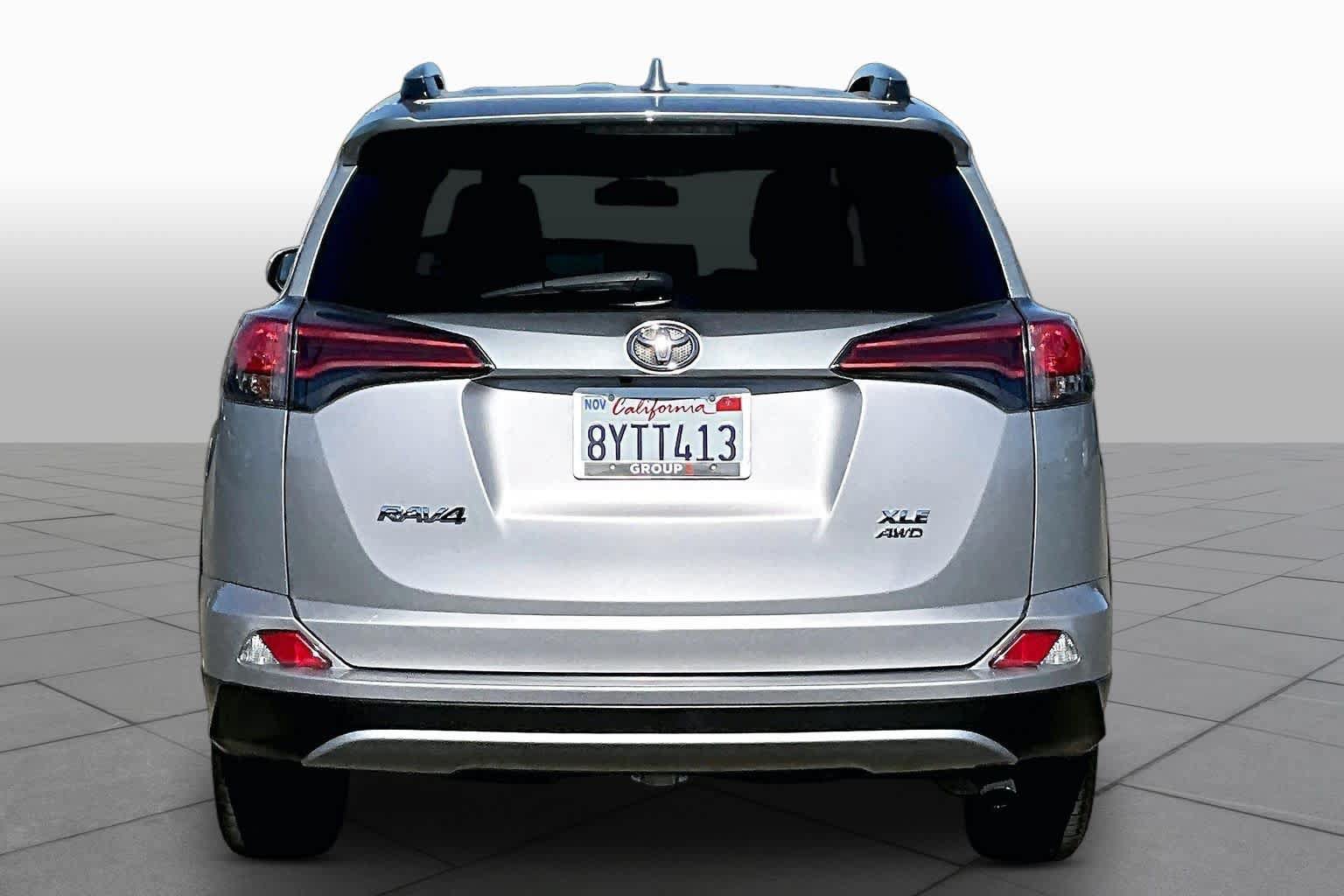 Used 2018 Toyota RAV4 XLE AWD/4WD image 4