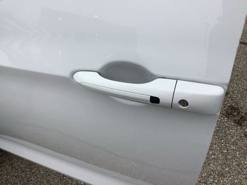 Used 2024 Chrysler Pacifica Touring-L w/ Uconnect Theater Family Group image 24