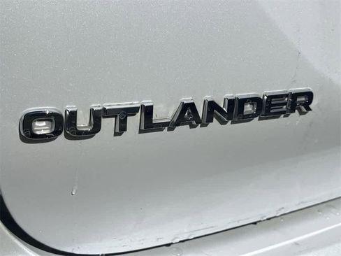 Used 2024 Mitsubishi Outlander SE image 22