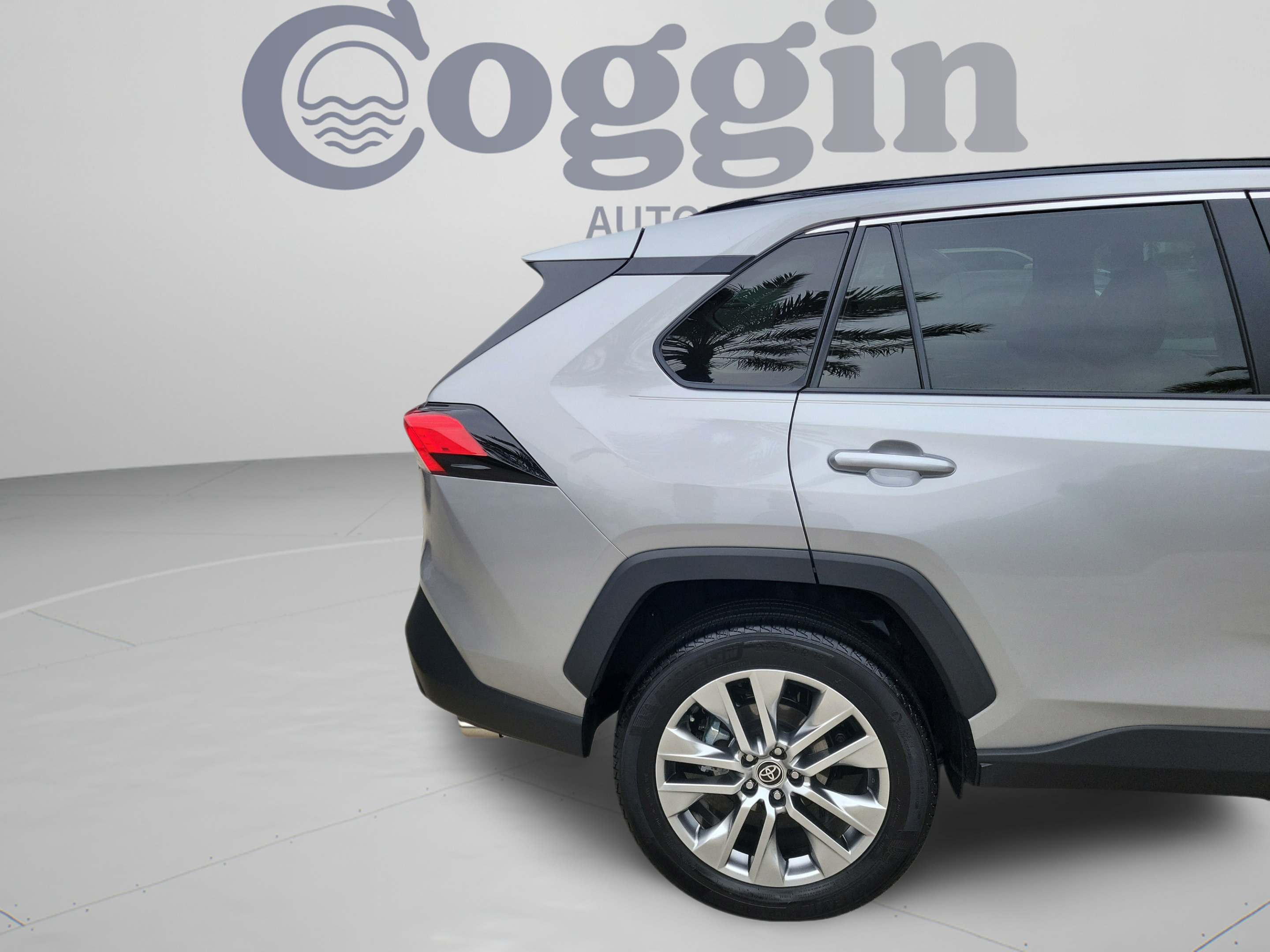 Used 2022 Toyota RAV4 XLE Premium FWD image 33