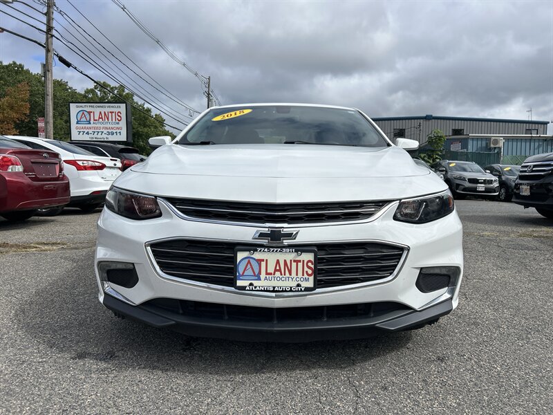 Used 2018 Chevrolet Malibu LT FWD image 2
