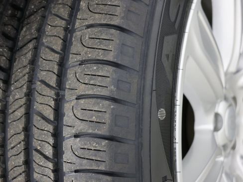 Used 2019 Land Rover Range Rover Velar S image 14