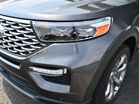 Used 2020 Ford Explorer Platinum w/ Premium Technology Package AWD/4WD image 10