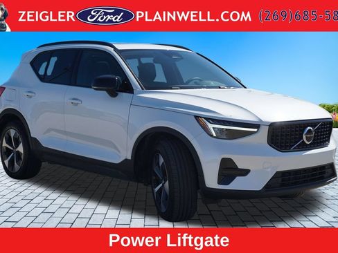 Used 2024 Volvo XC40 B5 Core AWD/4WD image 7