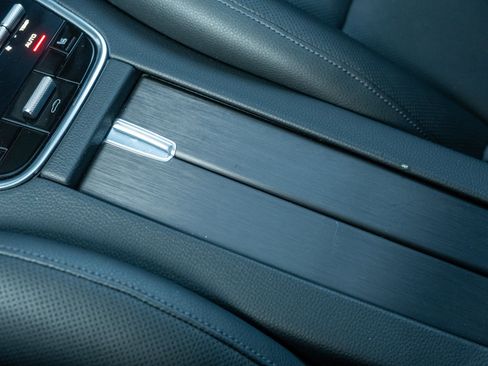 Certified 2023 Porsche Panamera 4 Platinum Edition image 39