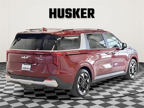 Used 2025 Kia Carnival EX image 5