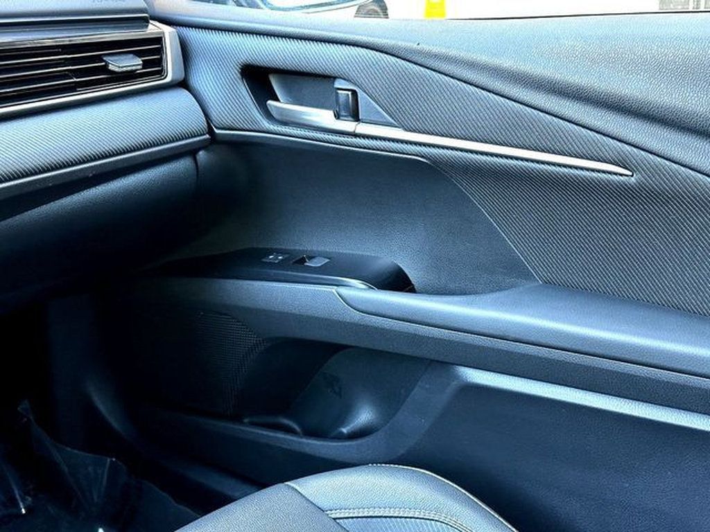 Used 2025 Toyota Camry SE FWD image 27