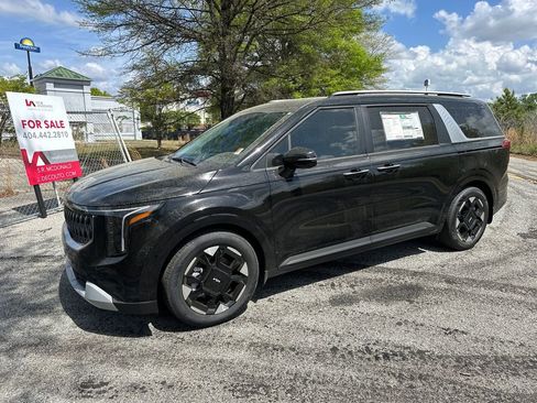 New 2026 Kia Carnival EX FWD image 3