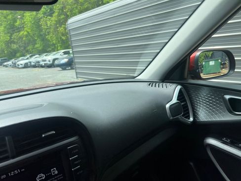 Used 2025 Kia Soul LX w/ LX Technology Package image 30