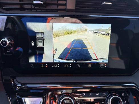 Used 2024 GMC Sierra 1500 AT4 w/ Technology Package image 36