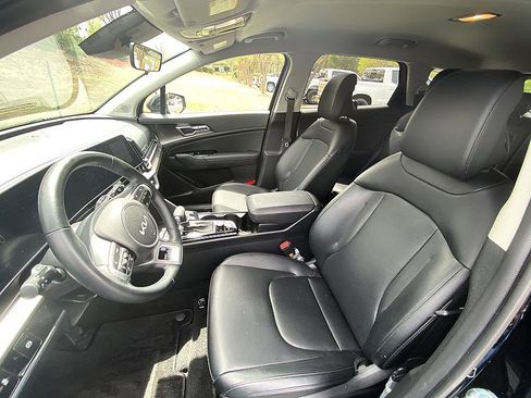 Used 2025 Kia Sportage EX FWD image 11