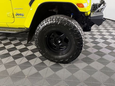Used 2023 Jeep Wrangler Unlimited Sahara AWD/4WD image 13