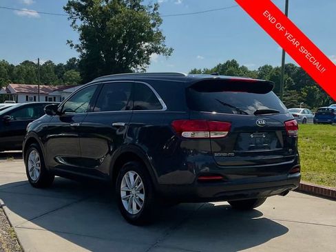 Used 2017 Kia Sorento LX image 5