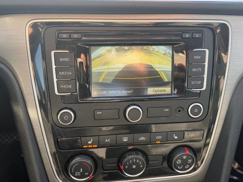 Used 2014 Volkswagen Passat 1.8T SE image 12