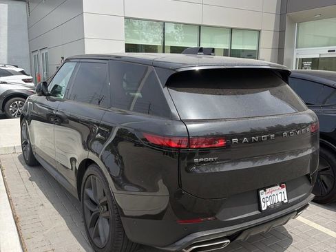Used 2024 Land Rover Range Rover Sport SE AWD/4WD image 4