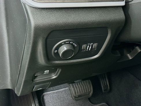 New 2026 Jeep Grand Cherokee Altitude AWD/4WD image 15