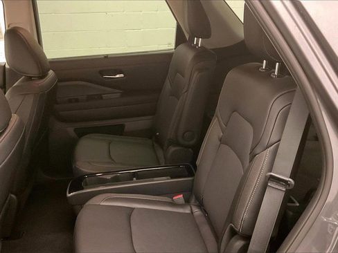 New 2026 Nissan Pathfinder SL image 10