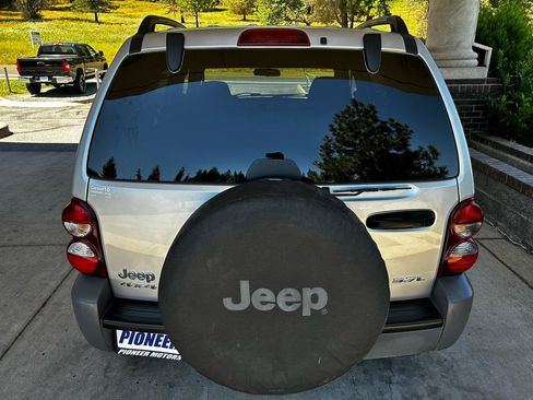 Used 2005 Jeep Liberty Sport AWD/4WD image 4
