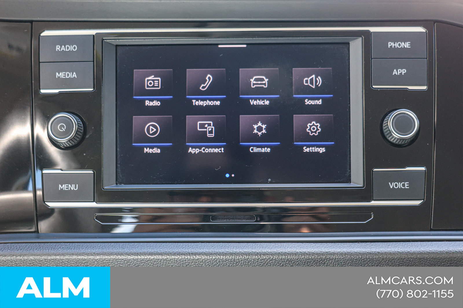 Used 2024 Volkswagen Jetta SE FWD image 29