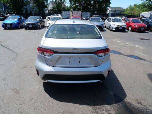 Used 2021 Toyota Corolla LE FWD image 4